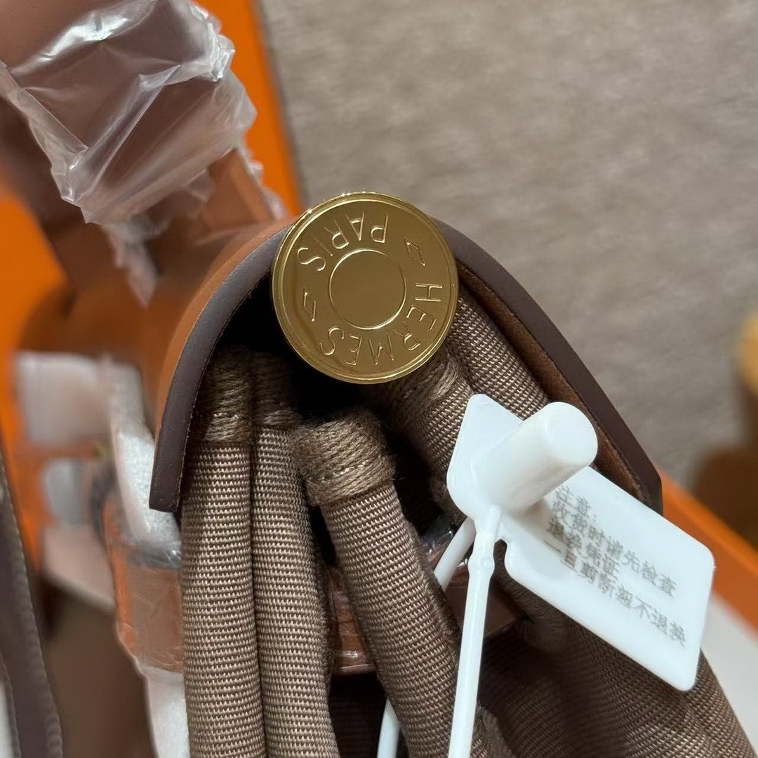 Hermes Herbag Zip 31 Bag Retourne 18 Etoupe 37 Gold Handmade In Canvas and Hunter Cowhide Gold Hardware - Image 8