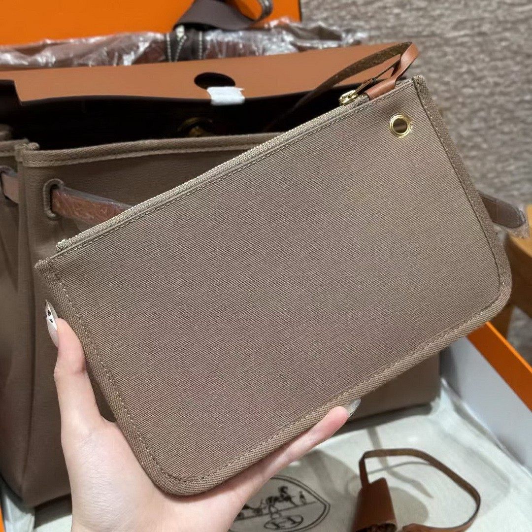 Hermes Herbag Zip 31 Bag Retourne 18 Etoupe 37 Gold Handmade In Canvas and Hunter Cowhide Gold Hardware - Image 6
