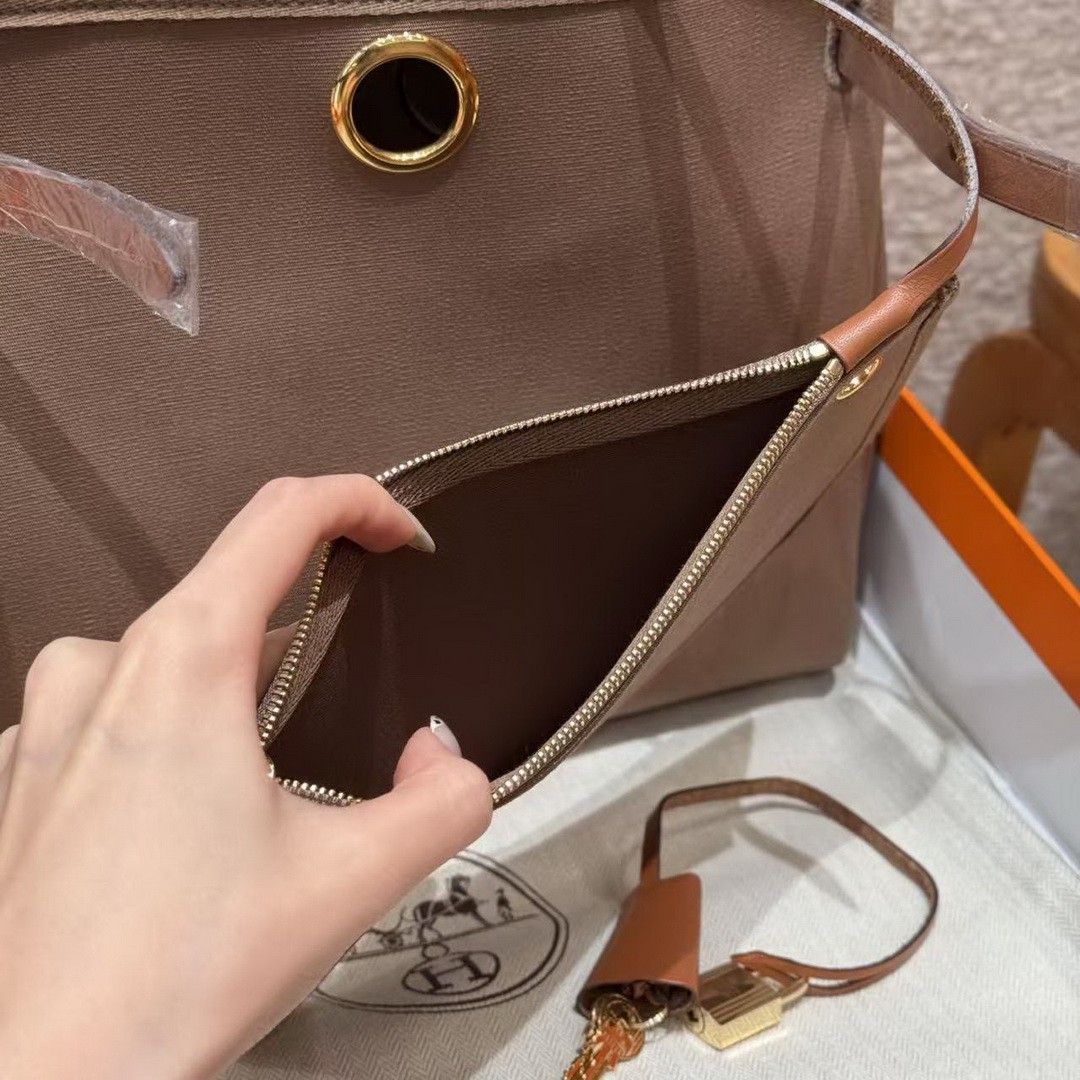 Hermes Herbag Zip 31 Bag Retourne 18 Etoupe 37 Gold Handmade In Canvas and Hunter Cowhide Gold Hardware - Image 5