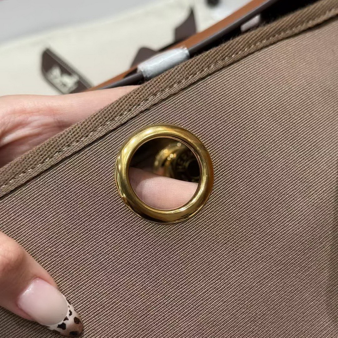 Hermes Herbag Zip 31 Bag Retourne 18 Etoupe 37 Gold Handmade In Canvas and Hunter Cowhide Gold Hardware - Image 4