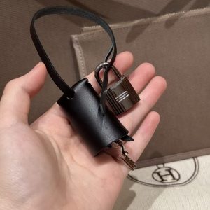 Hermes Herbag Zip 31 Bag Retourne 18 Etoupe 89 Noir Handmade In Canvas and Hunter Cowhide Silver Hardware - Image 4