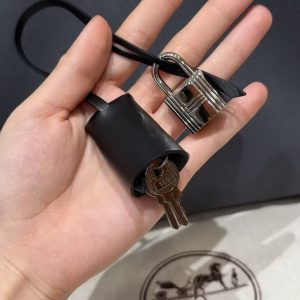 Hermes Herbag Zip 31 Bag Retourne 85 Ardoise 89 Noir Handmade In Canvas and Hunter Cowhide Silver Hardware - Image 7
