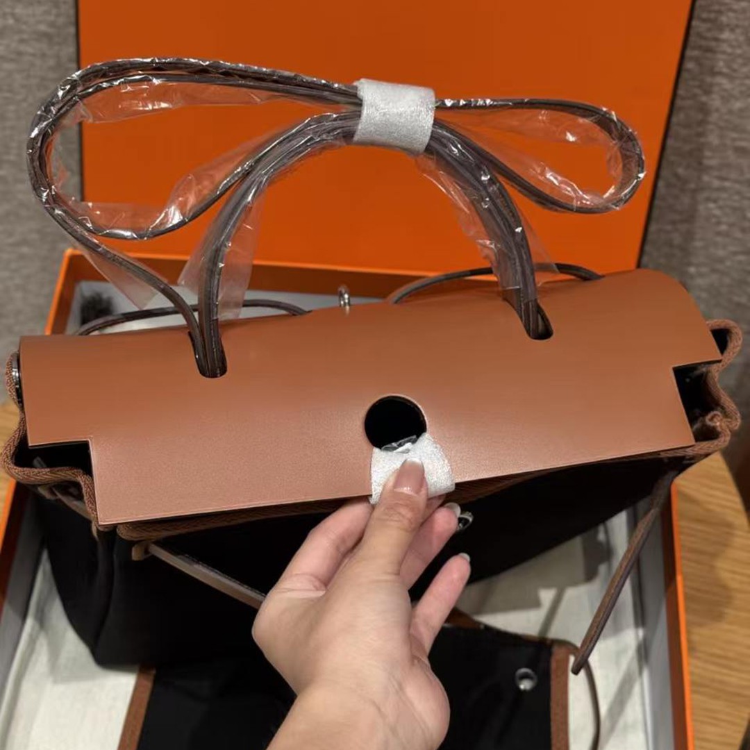 Hermes Herbag Zip 31 Bag Retourne 89 Nior Fauve Handmade In Canvas and Hunter Cowhide Silver Hardware - Image 7