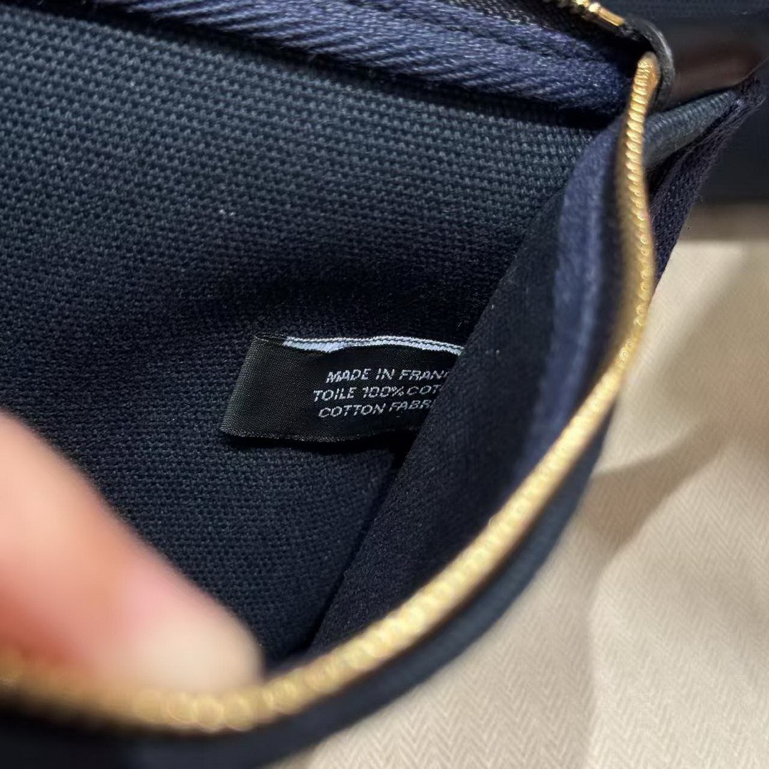 Hermes Herbag Zip 31 Bag Retourne Blue Presse Noir Handmade In Canvas and Hunter Cowhide Silver Hardware - Image 4