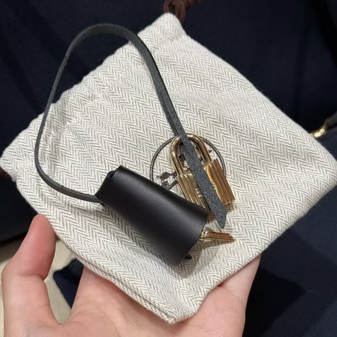 Hermes Herbag Zip 31 Bag Retourne Blue Presse Noir Handmade In Canvas and Hunter Cowhide Silver Hardware - Image 3