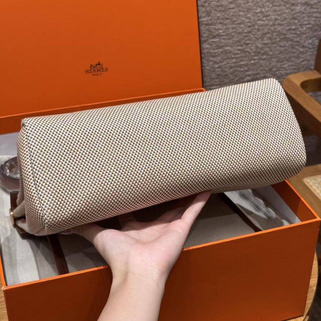 Hermes Herbag Zip 31 Bag Retourne Écru Beige Fauve Handmade In Canvas and Hunter Cowhide Gold Hardware - Image 19
