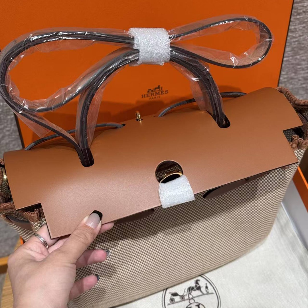 Hermes Herbag Zip 31 Bag Retourne Écru Beige Fauve Handmade In Canvas and Hunter Cowhide Gold Hardware - Image 14