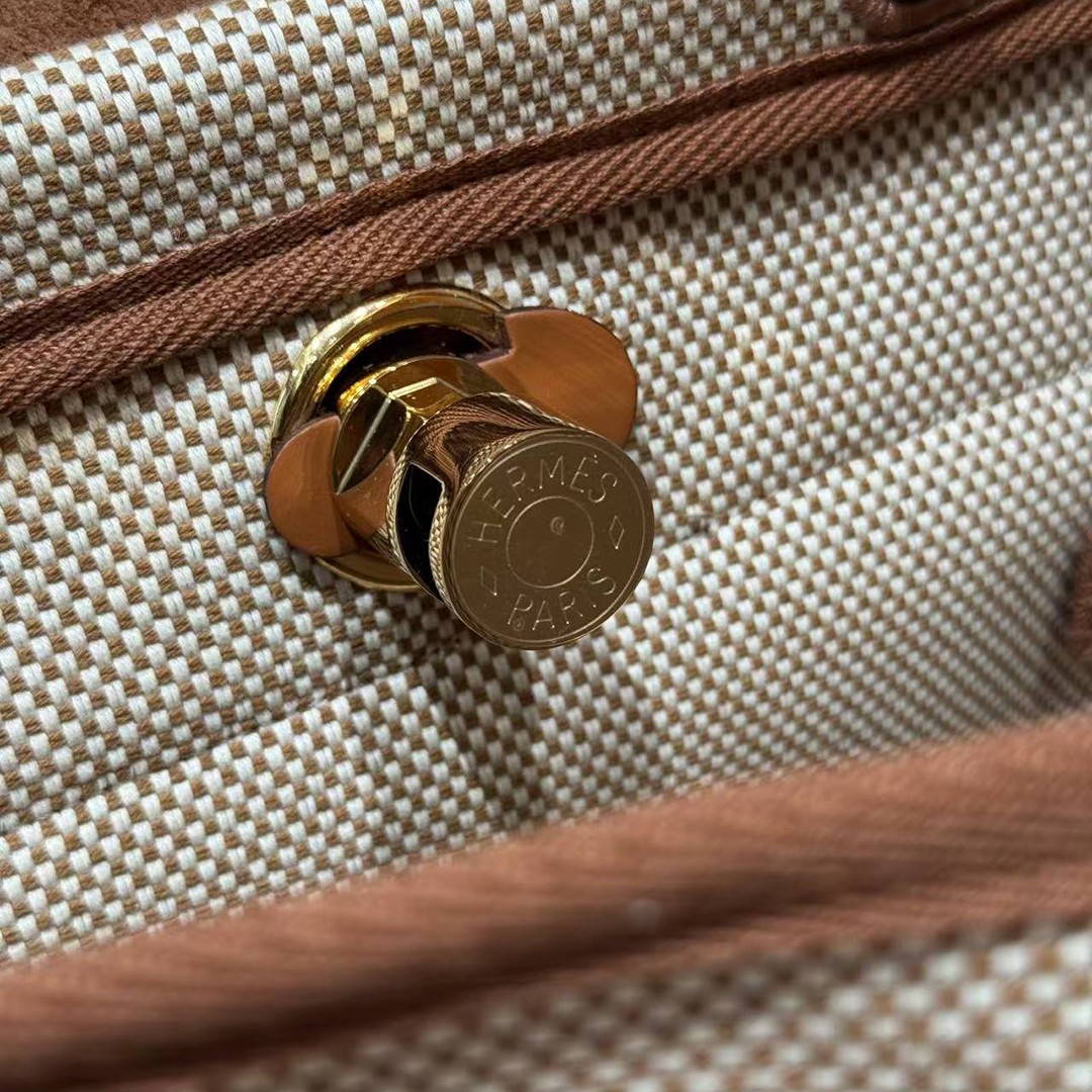 Hermes Herbag Zip 31 Bag Retourne Écru Beige Fauve Handmade In Canvas and Hunter Cowhide Gold Hardware - Image 12