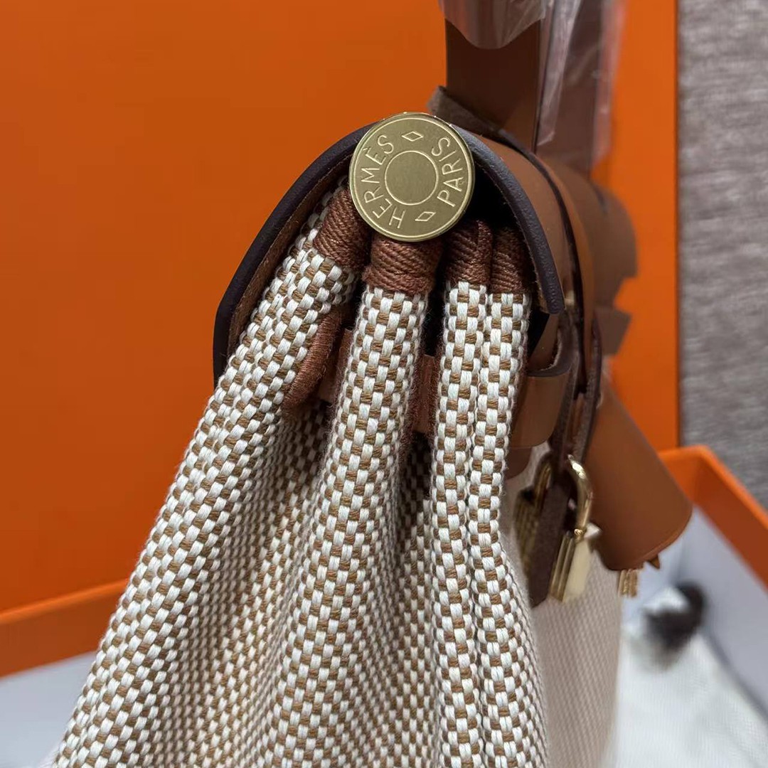 Hermes Herbag Zip 31 Bag Retourne Écru Beige Fauve Handmade In Canvas and Hunter Cowhide Gold Hardware - Image 11