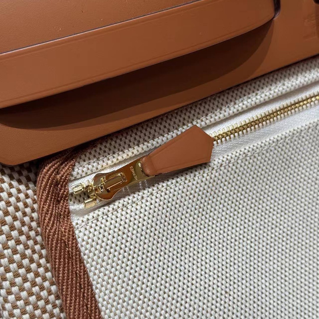 Hermes Herbag Zip 31 Bag Retourne Écru Beige Fauve Handmade In Canvas and Hunter Cowhide Gold Hardware - Image 10