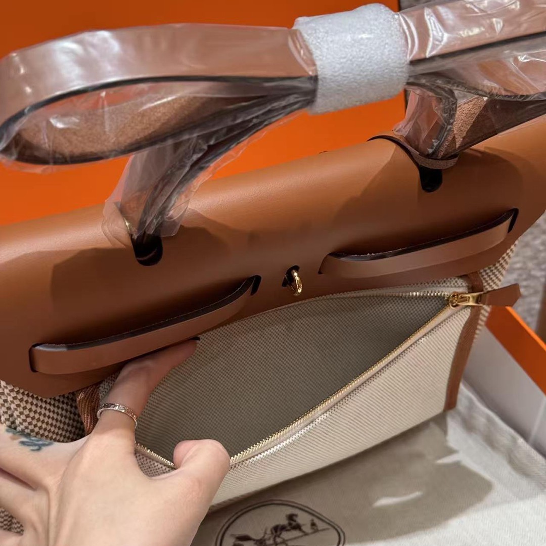 Hermes Herbag Zip 31 Bag Retourne Écru Beige Fauve Handmade In Canvas and Hunter Cowhide Gold Hardware - Image 9