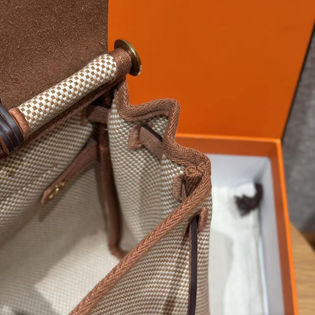Hermes Herbag Zip 31 Bag Retourne Écru Beige Fauve Handmade In Canvas and Hunter Cowhide Gold Hardware - Image 4