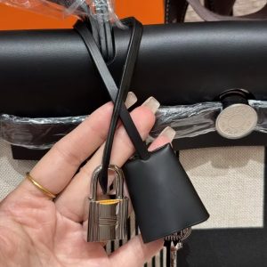 Hermes Herbag Zip 31 Bag Retourne Ecru Noir Handmade In Canvas and Hunter Cowhide Silver Hardware - Image 16
