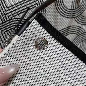 Hermes Herbag Zip 31 Bag Retourne Noir Ecru Handmade In Canvas and Hunter Cowhide Silver Hardware - Image 5