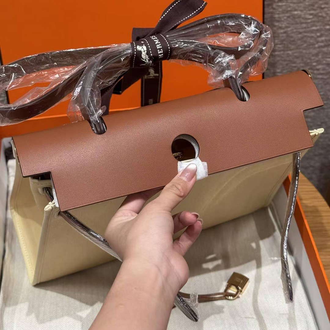 Hermes Herbag Zip 31 Bag Retourne Y1 Vanille 37 Gold Handmade In Canvas and Hunter Cowhide Gold Hardware - Image 11