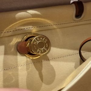 Hermes Herbag Zip 31 Bag Retourne Y1 Vanille 37 Gold Handmade In Canvas and Hunter Cowhide Gold Hardware - Image 8