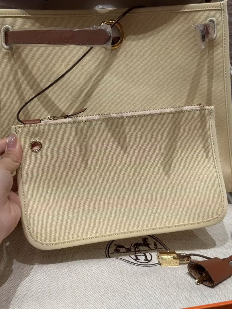 Hermes Herbag Zip 31 Bag Retourne Y1 Vanille 37 Gold Handmade In Canvas and Hunter Cowhide Gold Hardware - Image 6