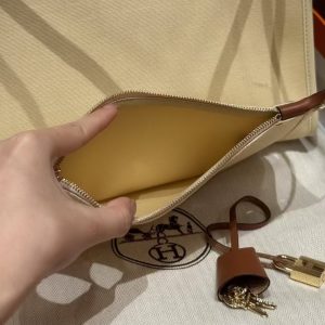 Hermes Herbag Zip 31 Bag Retourne Y1 Vanille 37 Gold Handmade In Canvas and Hunter Cowhide Gold Hardware - Image 4