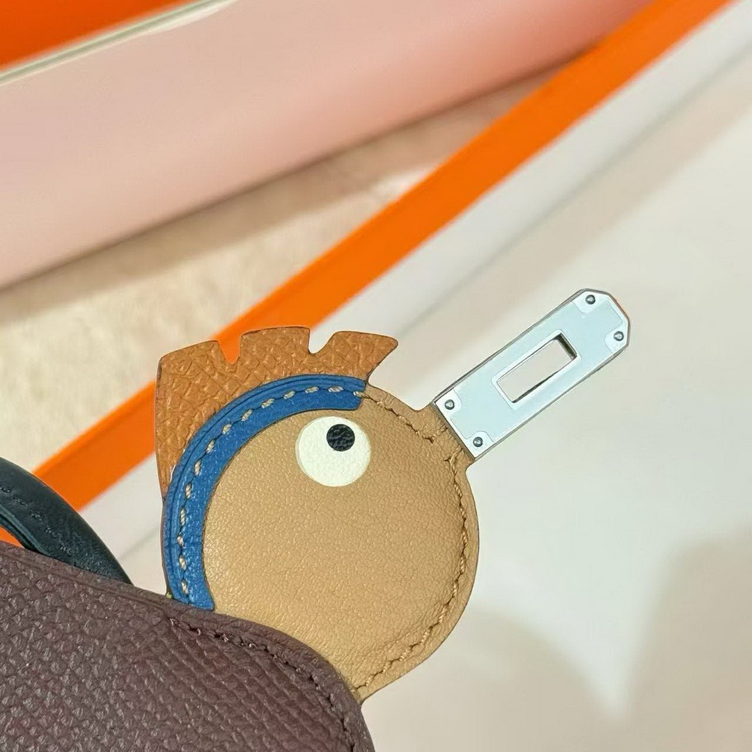 Hermès Birdy Charm Chocolat - Lime - Chocolat - Deep Blue - Gold - Noir H083885CKAG - Image 6