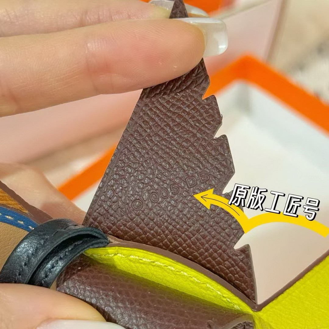 Hermès Birdy Charm Chocolat - Lime - Chocolat - Deep Blue - Gold - Noir H083885CKAG - Image 4