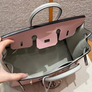 Hermès Birkin 25 Bag Handmade In Chèvre Leather Rose Gold Hardware 3Q Rose Sakura 80 Gris Perle - Image 17