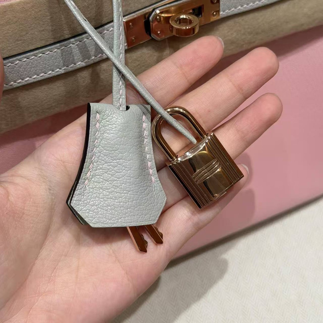 Hermès Birkin 25 Bag Handmade In Chèvre Leather Rose Gold Hardware 3Q Rose Sakura 80 Gris Perle - Image 3