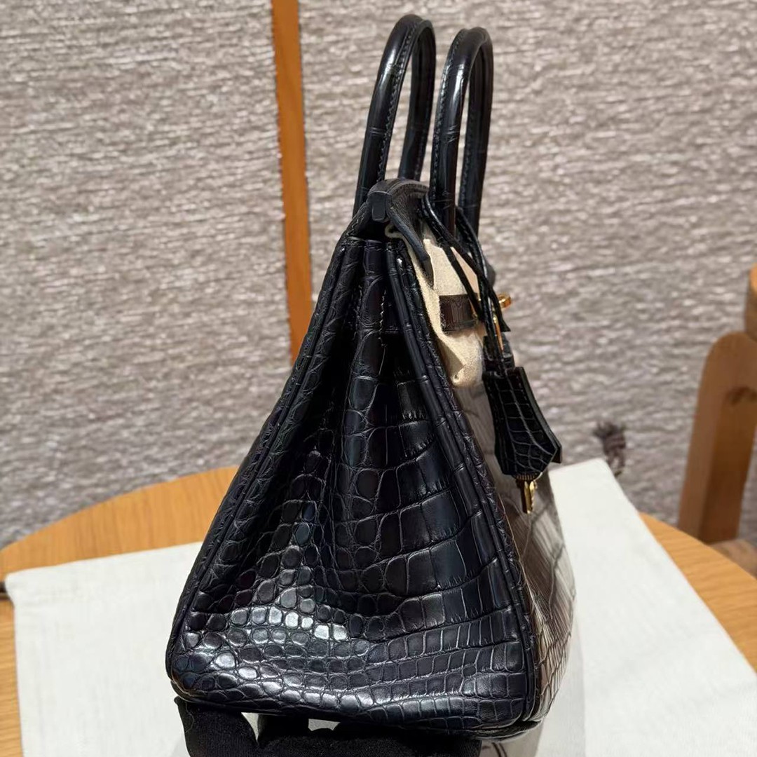 Hermès Birkin 25 Bag Handmade In Matte Alligator Leather Gold Hardware 89 Noir - Image 25