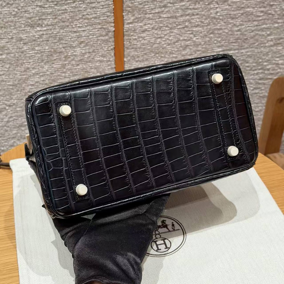 Hermès Birkin 25 Bag Handmade In Matte Alligator Leather Gold Hardware 89 Noir - Image 23