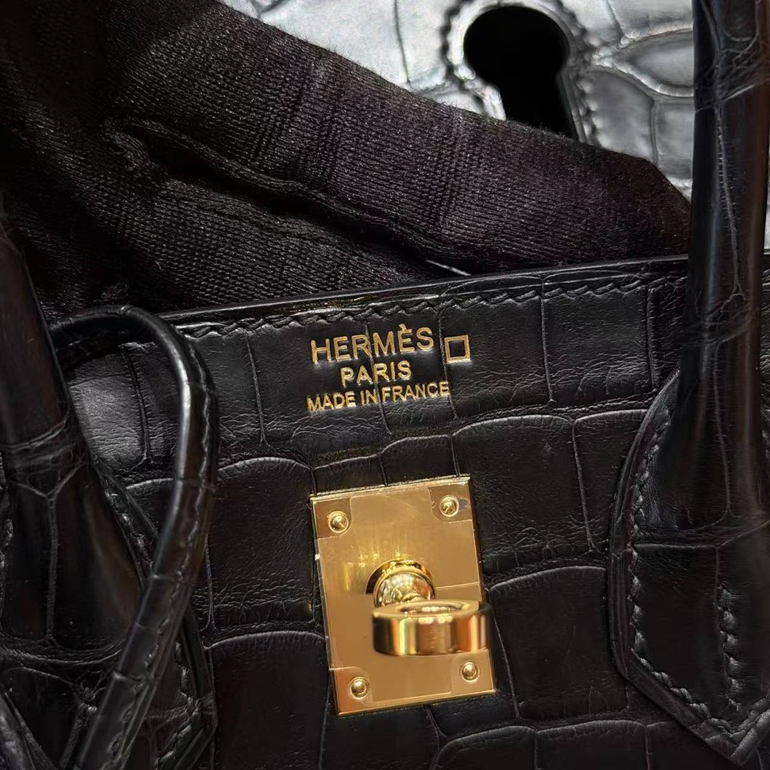 Hermès Birkin 25 Bag Handmade In Matte Alligator Leather Gold Hardware 89 Noir - Image 21