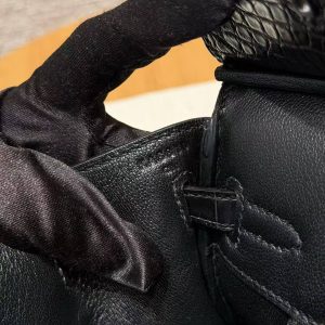 Hermès Birkin 25 Bag Handmade In Matte Alligator Leather Gold Hardware 89 Noir - Image 19