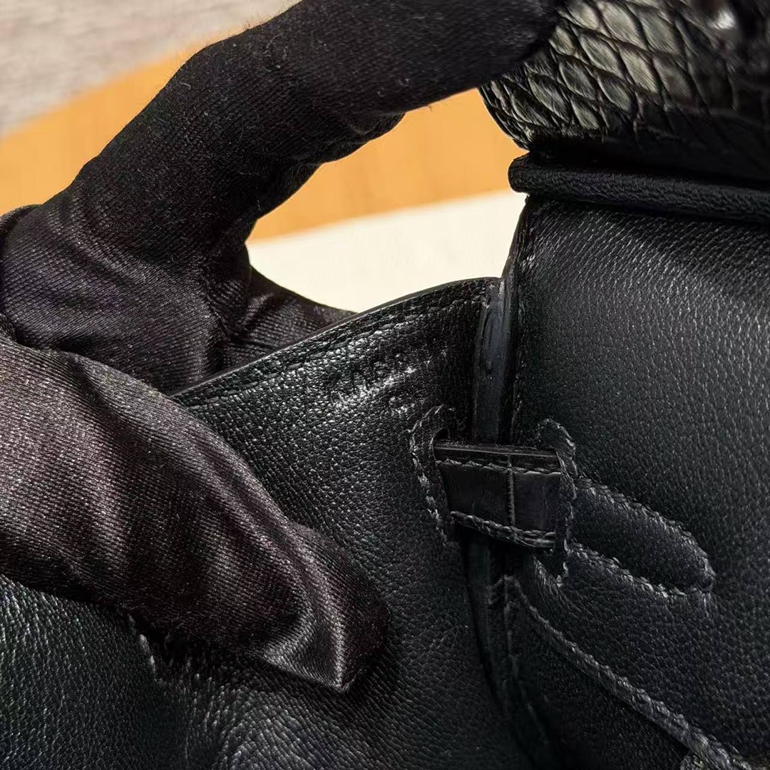 Hermès Birkin 25 Bag Handmade In Matte Alligator Leather Gold Hardware 89 Noir - Image 19
