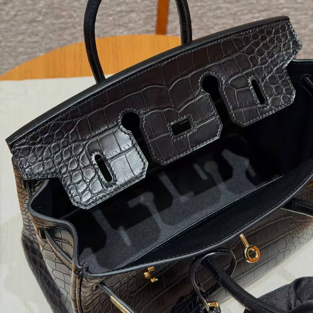 Hermès Birkin 25 Bag Handmade In Matte Alligator Leather Gold Hardware 89 Noir - Image 18