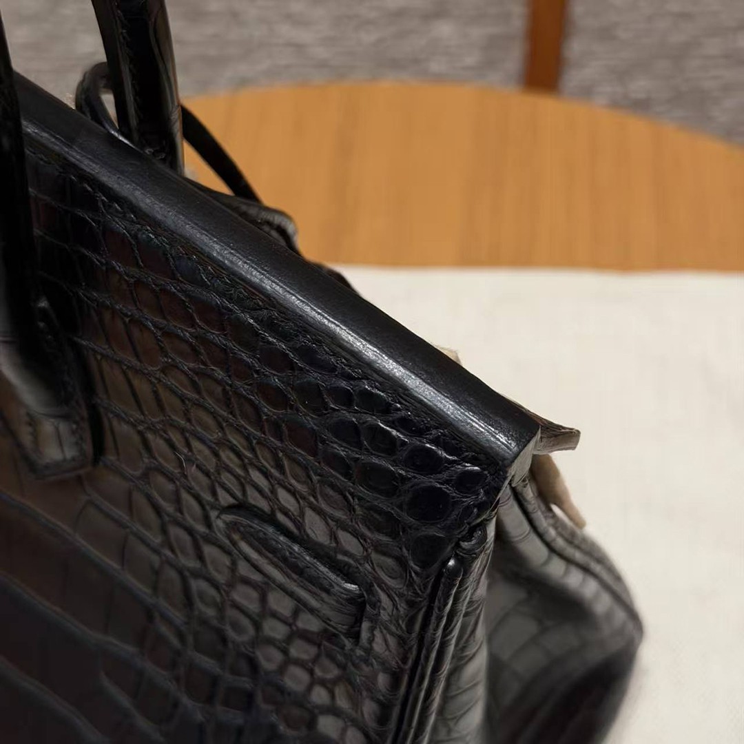 Hermès Birkin 25 Bag Handmade In Matte Alligator Leather Gold Hardware 89 Noir - Image 15