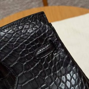 Hermès Birkin 25 Bag Handmade In Matte Alligator Leather Gold Hardware 89 Noir - Image 14