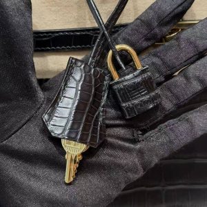 Hermès Birkin 25 Bag Handmade In Matte Alligator Leather Gold Hardware 89 Noir - Image 11