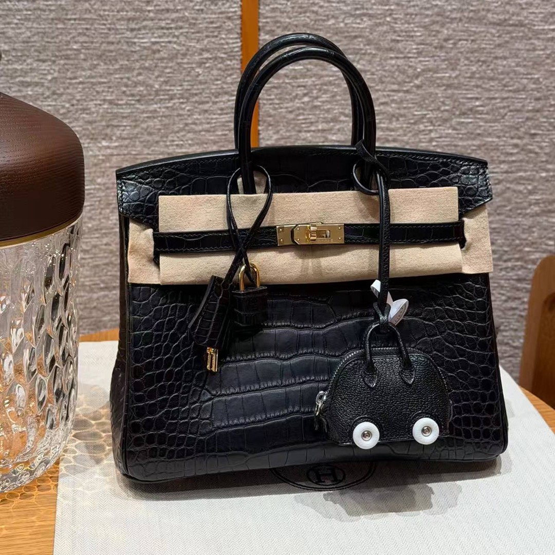 Hermès Birkin 25 Bag Handmade In Matte Alligator Leather Gold Hardware 89 Noir - Image 9