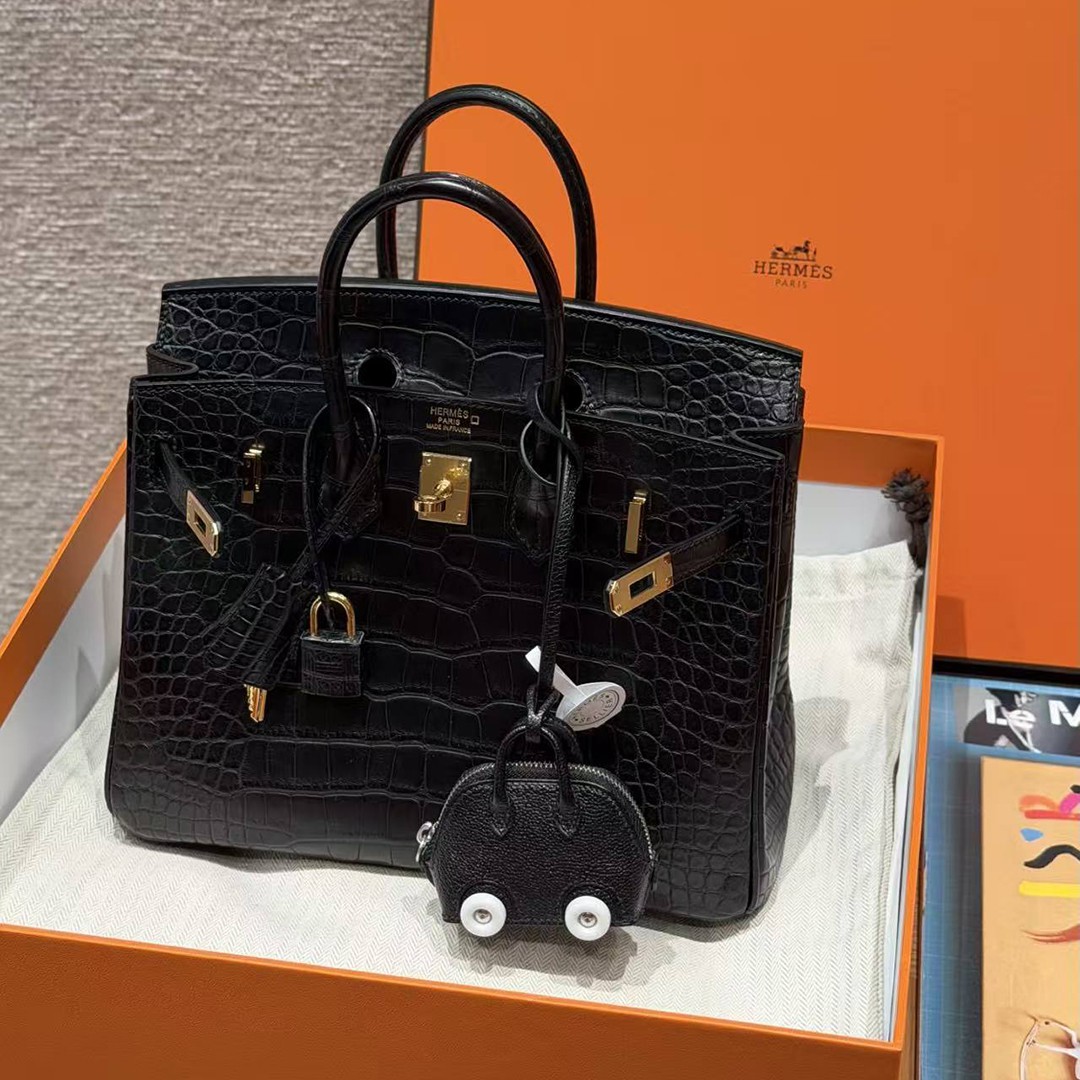 Hermès Birkin 25 Bag Handmade In Matte Alligator Leather Gold Hardware 89 Noir - Image 7