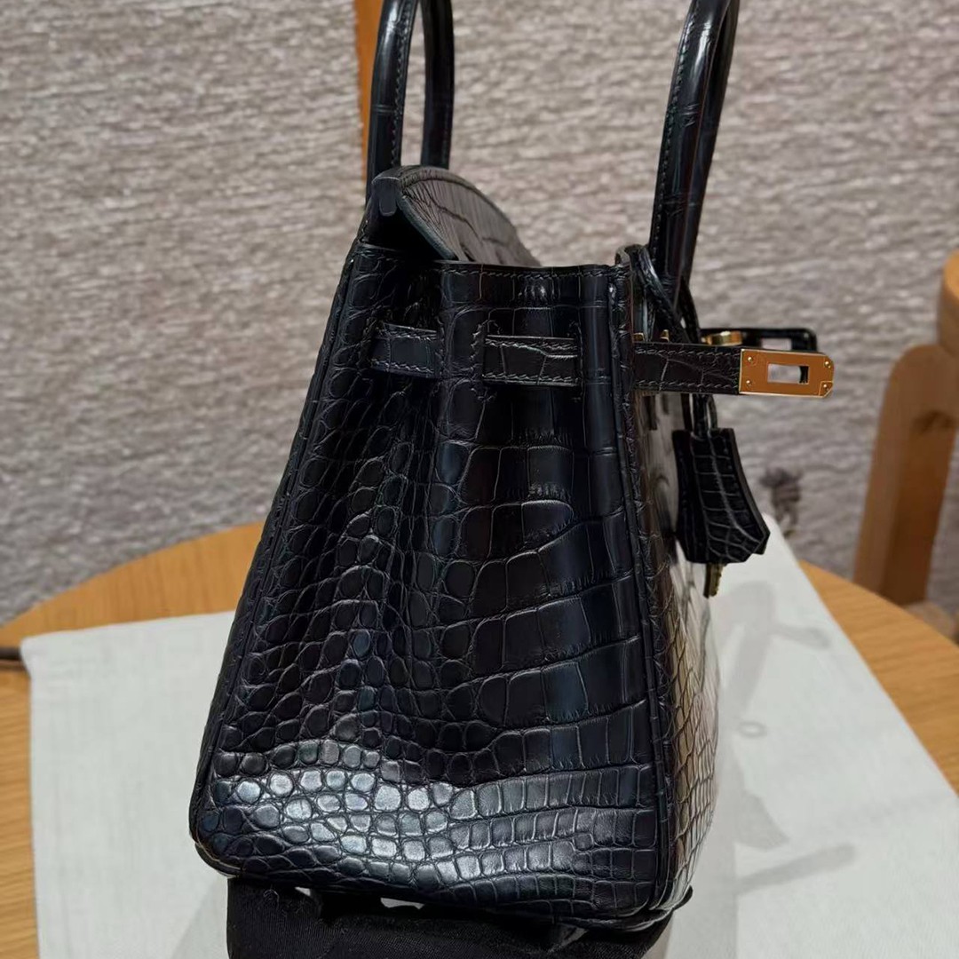 Hermès Birkin 25 Bag Handmade In Matte Alligator Leather Gold Hardware 89 Noir - Image 4