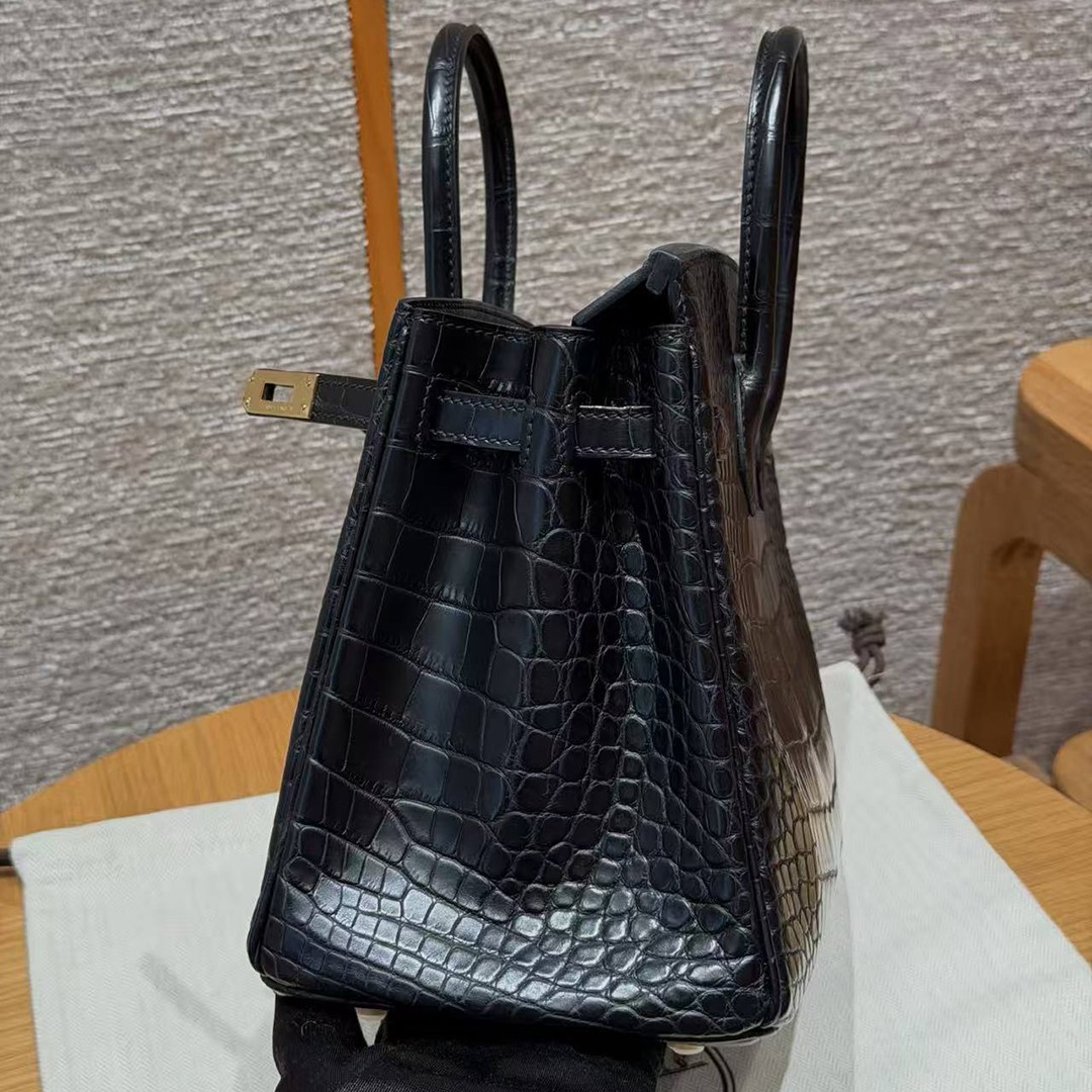 Hermès Birkin 25 Bag Handmade In Matte Alligator Leather Gold Hardware 89 Noir - Image 3