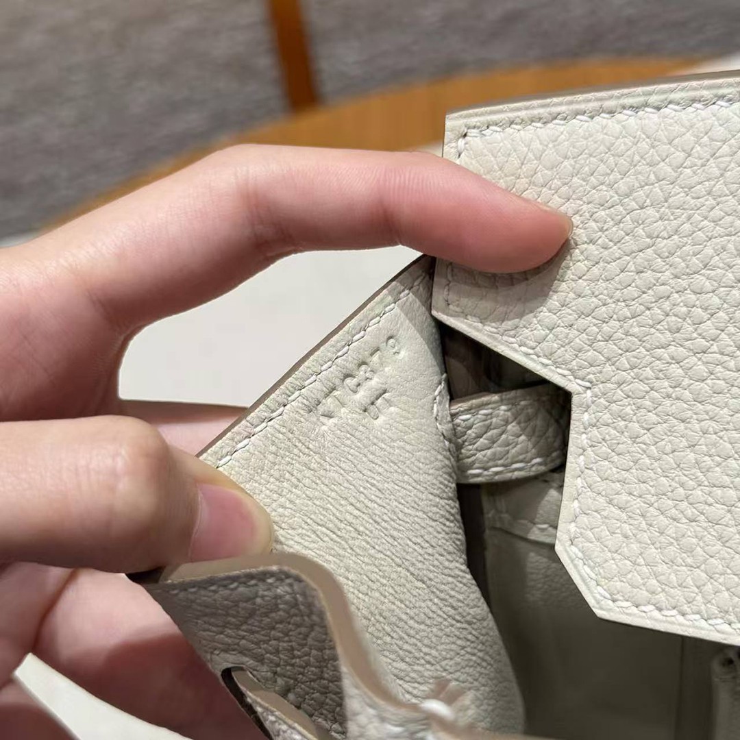 Hermès Birkin 25 Bag Handmade In Togo Calfskin Leather Gold Hardware 10 Craie - Image 10