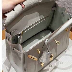 Hermès Birkin 25 Bag Handmade In Togo Calfskin Leather Gold Hardware 80 Gris Perle - Image 17