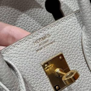Hermès Birkin 25 Bag Handmade In Togo Calfskin Leather Gold Hardware 80 Gris Perle - Image 15