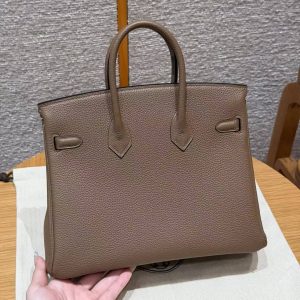Alternative view of Hermès Birkin 25 Bag Handmade In Togo Calfskin Leather Gold Hardware DO Beige de Weimar