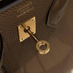 Hermès Birkin 25 Bag Handmade In Togo Calfskin Leather Gold Hardware DO Beige de Weimar - Image 10