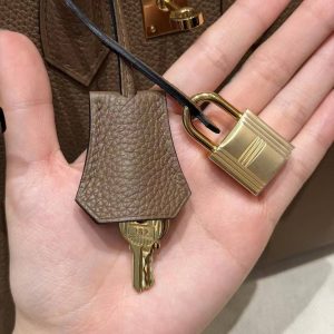 Hermès Birkin 25 Bag Handmade In Togo Calfskin Leather Gold Hardware DO Beige de Weimar - Image 9