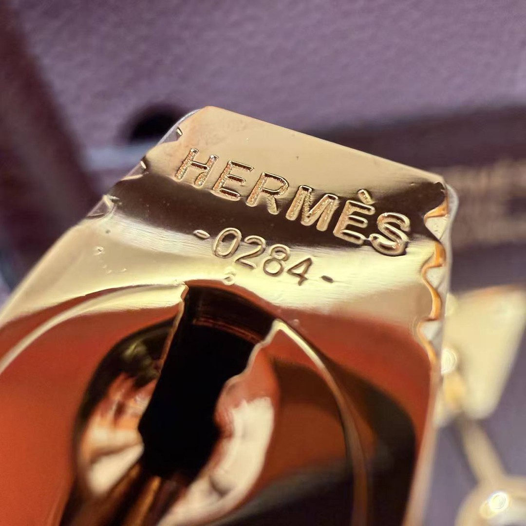 Hermès Birkin 25 Bag Handmade In Togo Calfskin Leather Gold Hardware OG Rouge Sellier - Image 4