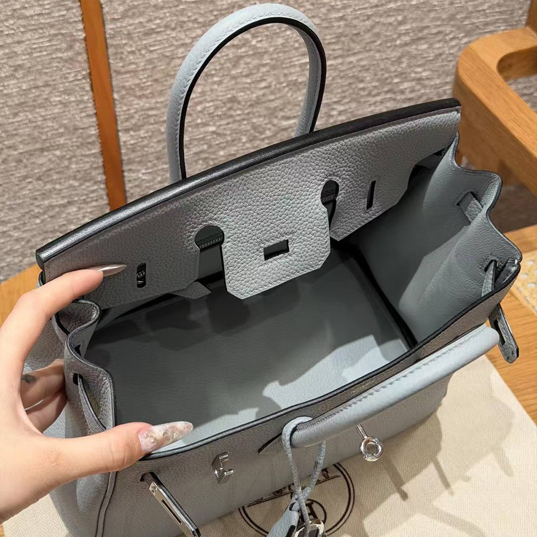 Hermès Birkin 25 Bag Handmade In Togo Calfskin Leather Silver Hardware N4 Gris Platine - Image 17