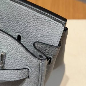 Hermès Birkin 25 Bag Handmade In Togo Calfskin Leather Silver Hardware N4 Gris Platine - Image 8