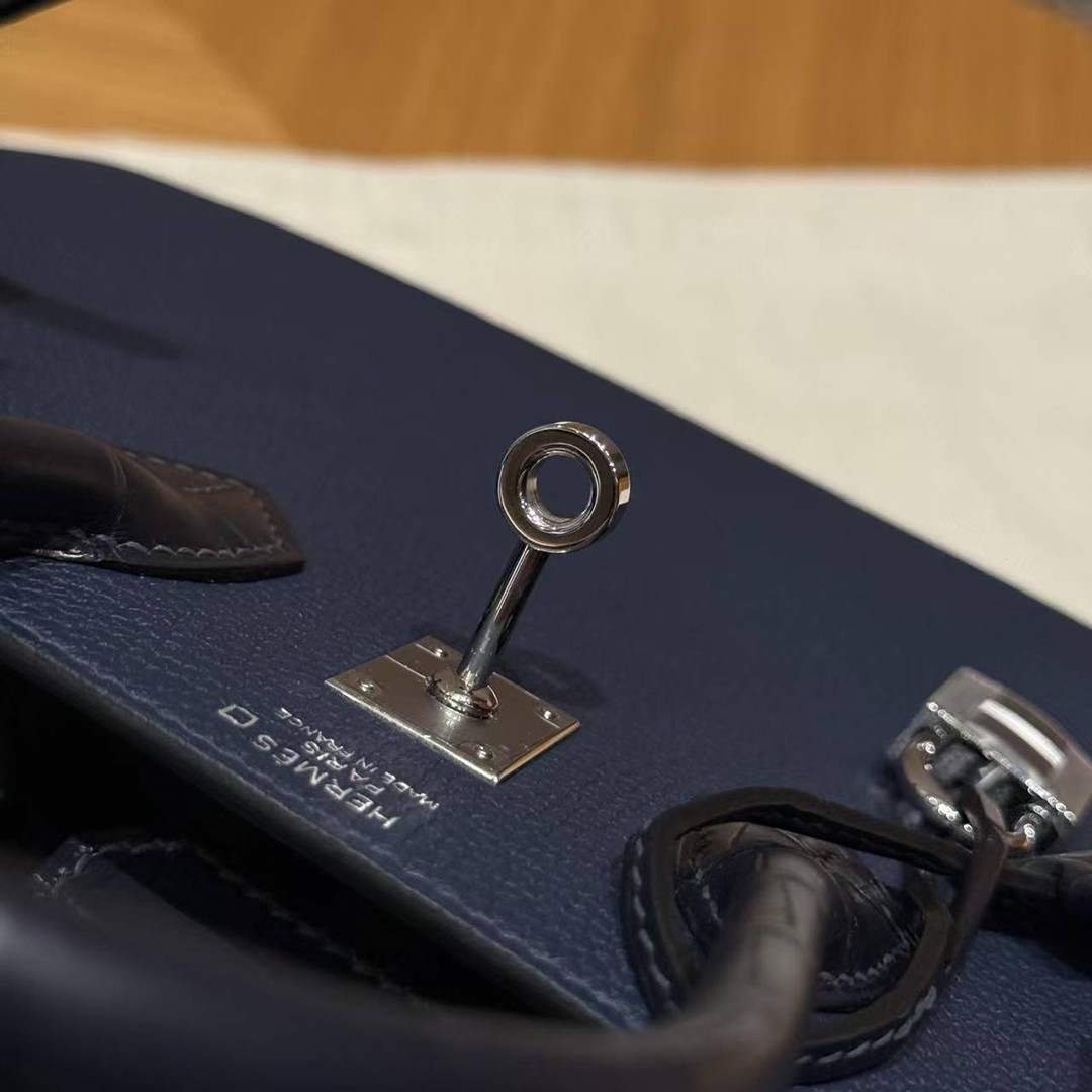 Hermès Birkin 25 Bag Handmade In Togo Calfskin Leather and Alligator Silver Hardware 73 Blue Saphir - Image 17