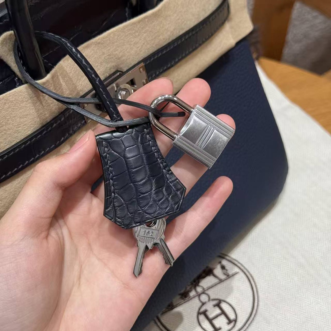 Hermès Birkin 25 Bag Handmade In Togo Calfskin Leather and Alligator Silver Hardware 73 Blue Saphir - Image 4